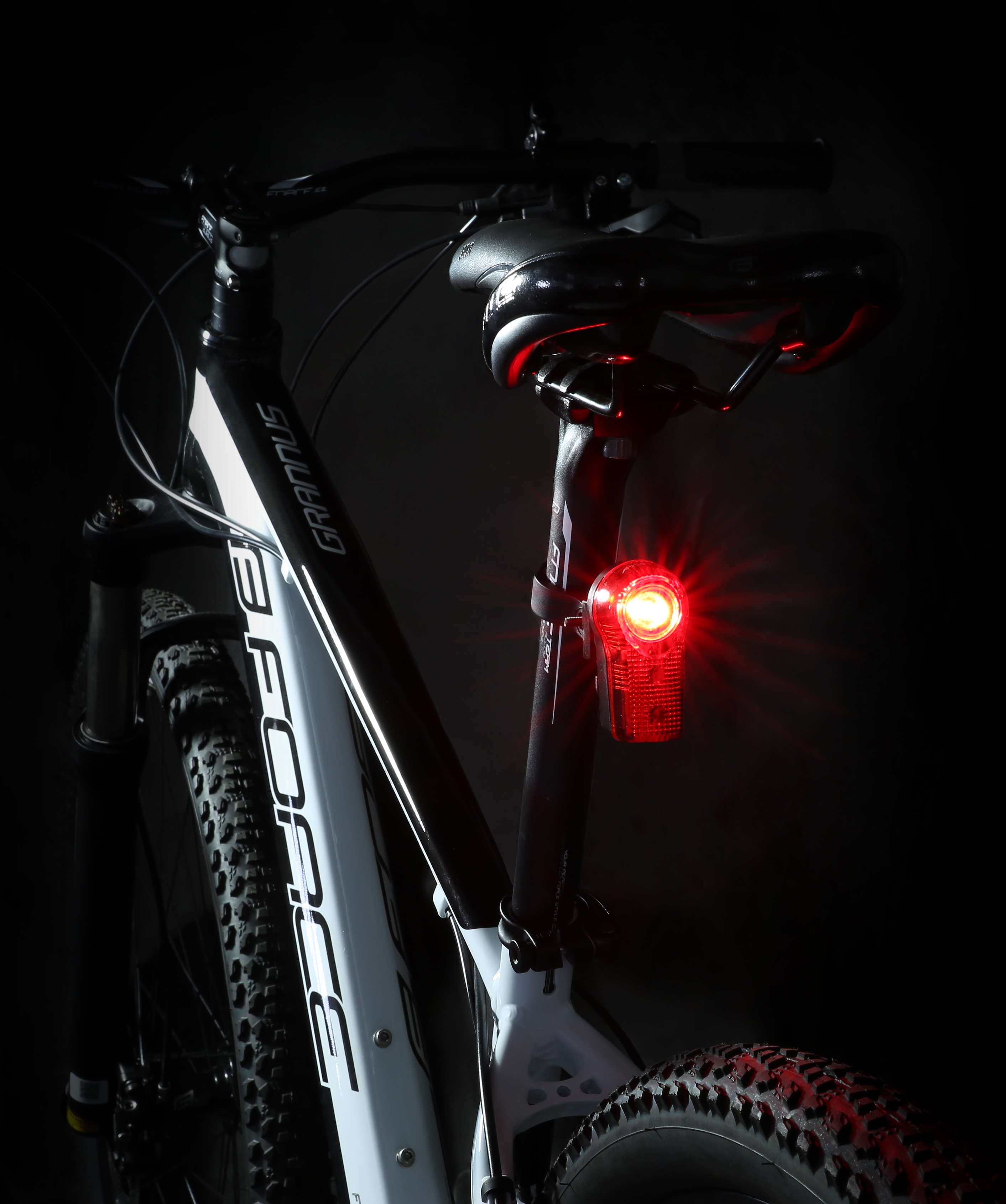 Задний фонарь Force SHAPE 3LM 3 LED